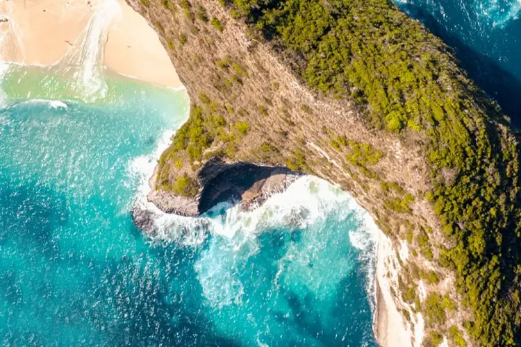 Yellow bridge Klungkung 